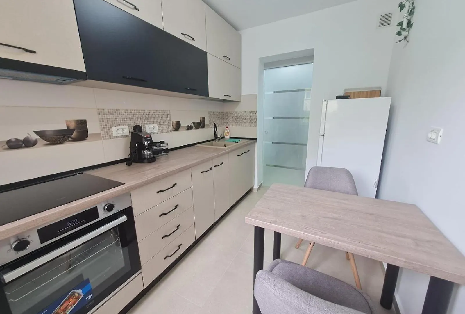 Apartament Modern Metrou Titan - Minis Bucharest Romania