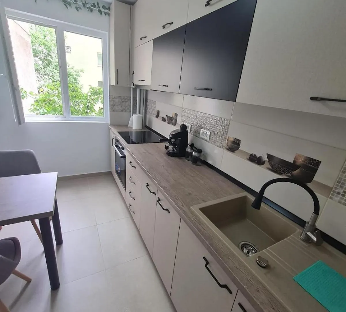 Apartament Modern Metrou Titan - Minis Bucharest 0*,